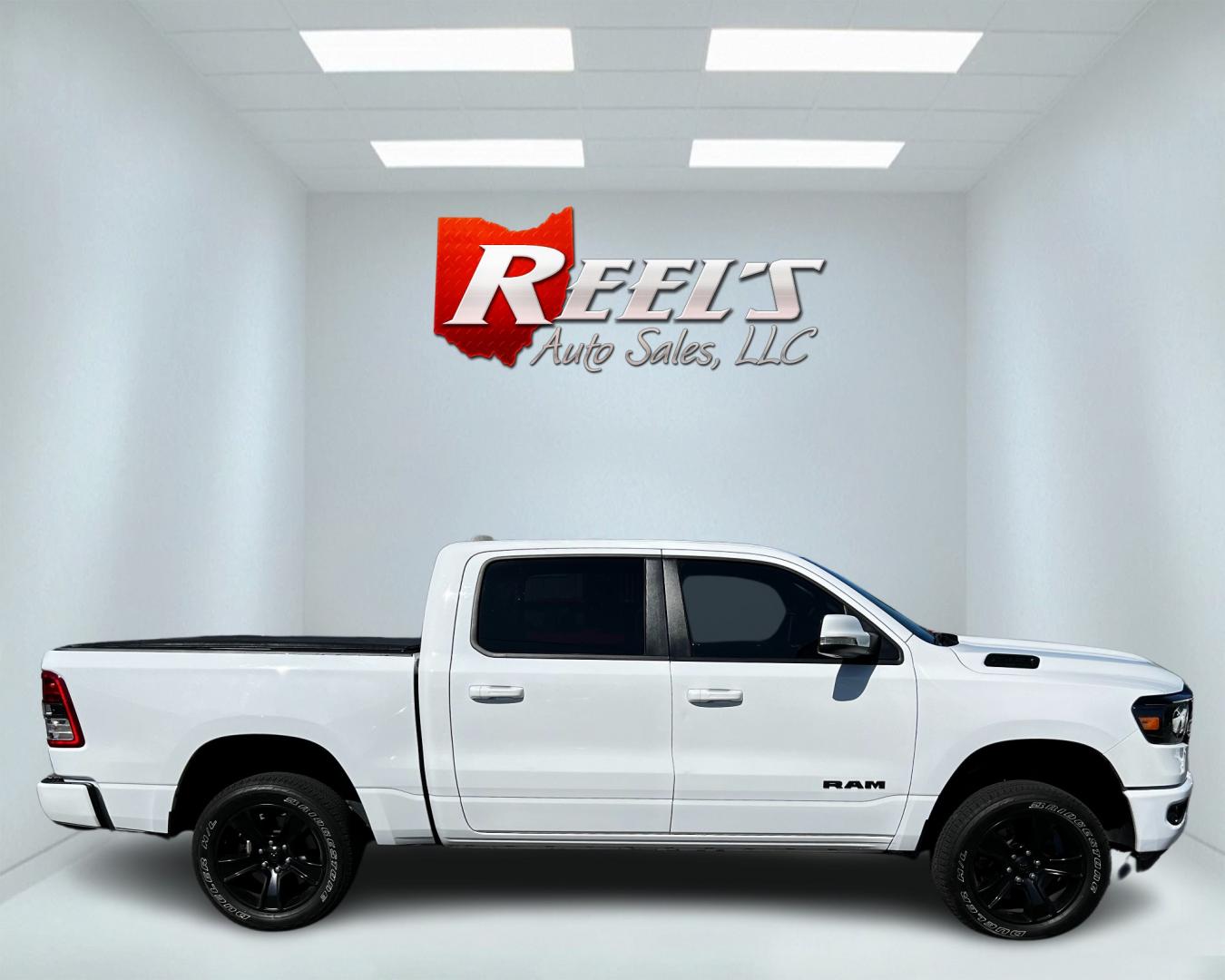 2020 White /Black RAM 1500 Big Horn Crew Cab SWB 4WD (1C6SRFFT9LN) with an 5.7L V8 OHV 16V engine, 8-Speed Automatic transmission, located at 11115 Chardon Rd. , Chardon, OH, 44024, (440) 214-9705, 41.580246, -81.241943 - This 2020 Ram 1500 Big Horn Crew Cab 4WD is powered by a 5.7L HEMI V8 engine with 395 horsepower and 410 lb-ft of torque, mated to an 8-speed automatic transmission and 3.21 gearing. It features a robust towing capacity of 8,190 pounds and a payload capacity of 1,742 pounds. This model includes fron - Photo#4